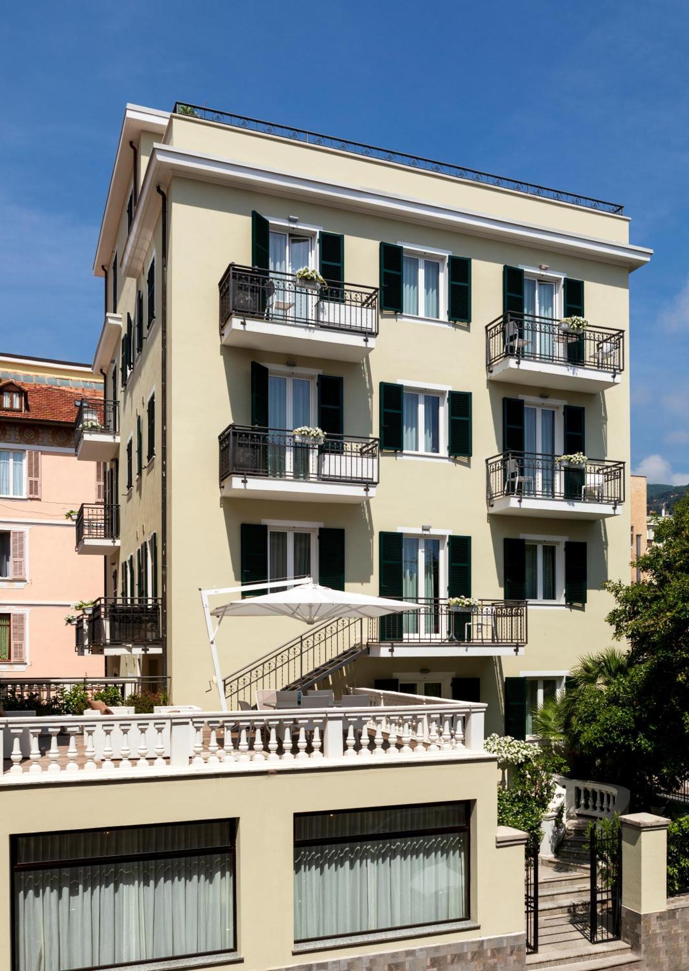 Residence San Marco Suites&Apartments Алассио Экстерьер фото